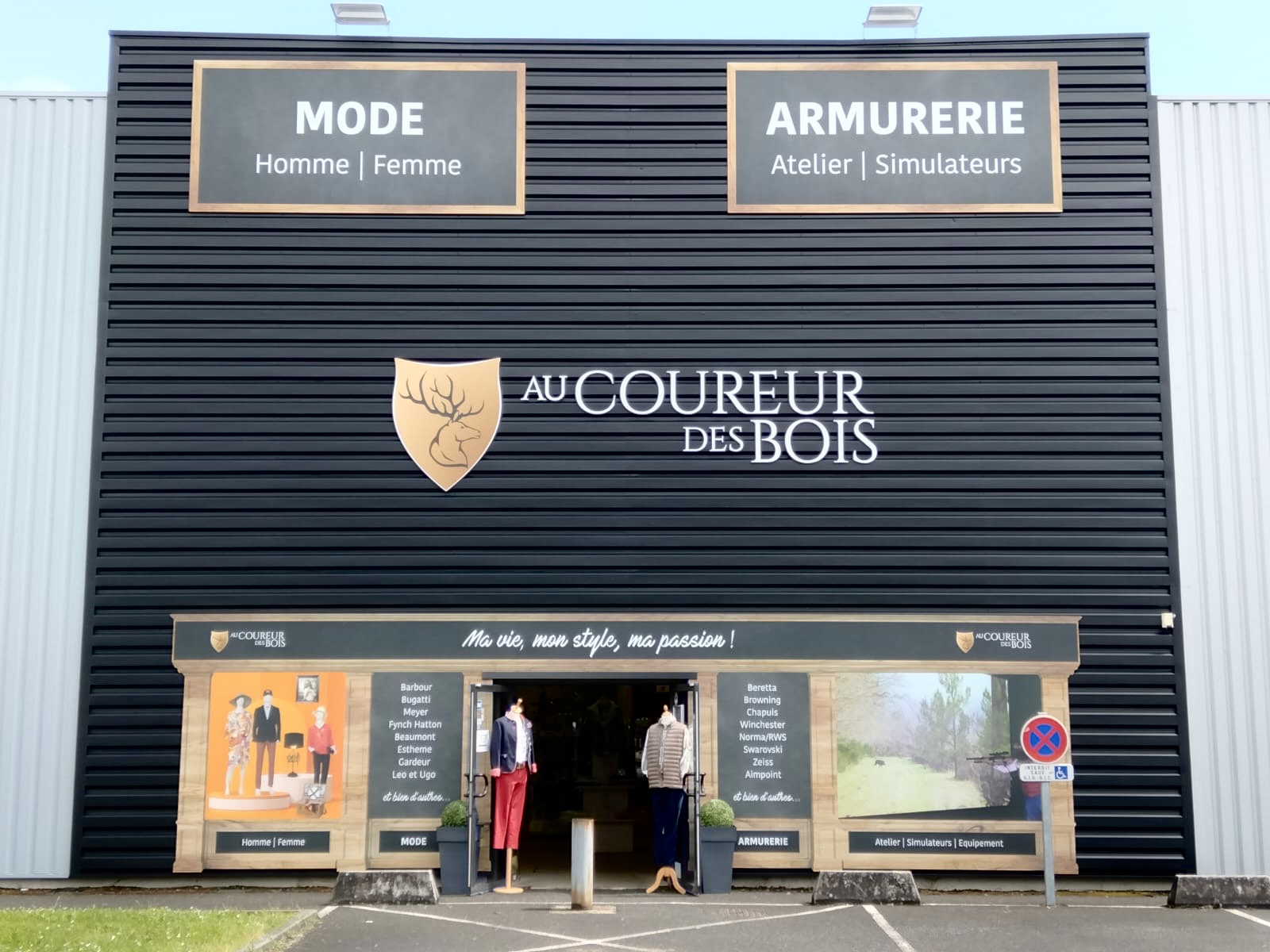 Façade Au Coureur des Bois - St Gervais la Forêt